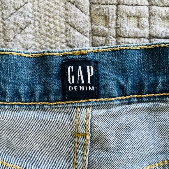 Gap High Rise 4 inch shorts size 28 /6 - Picture 3 of 7